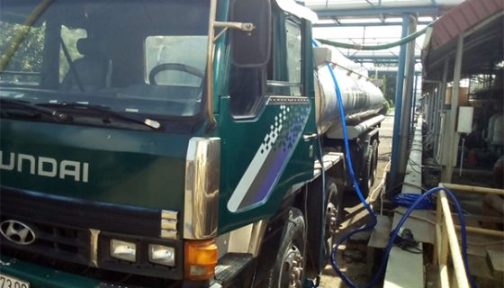 Hút bùn bể xử lý nước thải